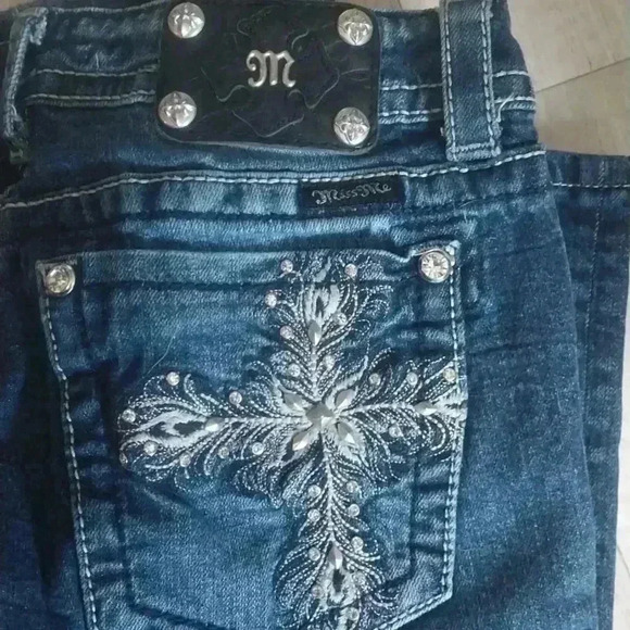 MISS ME BLING STUDDED EMBROIDERED CROSS CROP DENIM JEAN - Picture 9 of 9